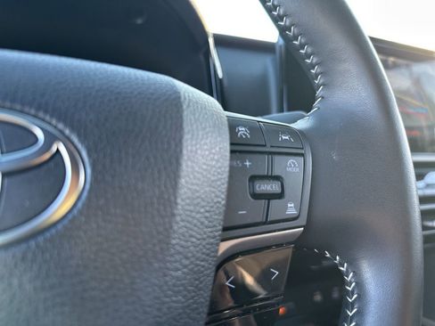 Used 2025 Toyota Camry SE image 12