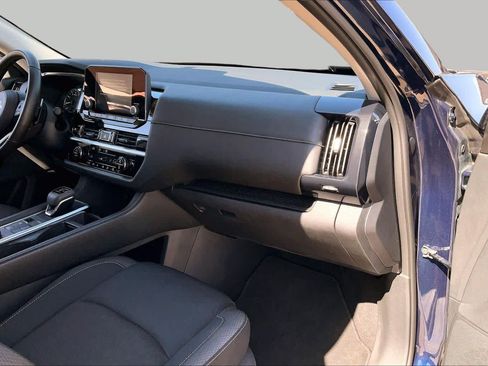 Used 2025 Nissan Pathfinder SV AWD/4WD image 16