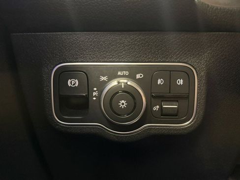 Certified 2025 Mercedes-Benz GLB 250 image 20