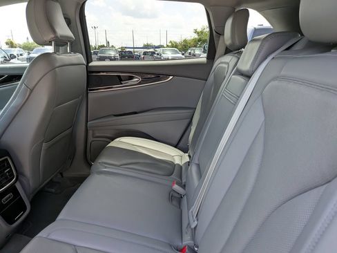 Used 2023 Lincoln Nautilus Reserve FWD image 20