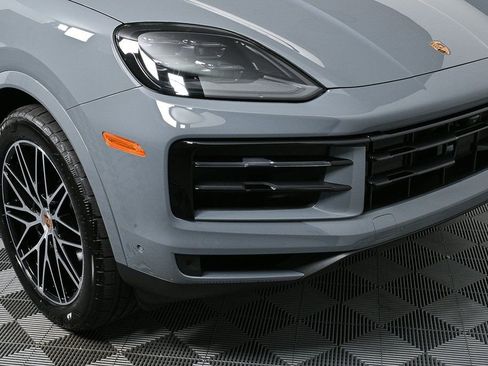 Certified 2025 Porsche Cayenne Coupe image 37