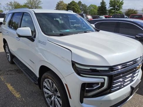 Used 2025 Chevrolet Tahoe High Country AWD/4WD image 2
