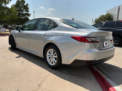 Used 2025 Toyota Camry LE FWD image 8