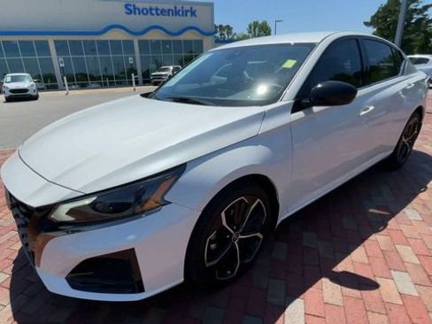 Used 2024 Nissan Altima 2.5 SR FWD image 5