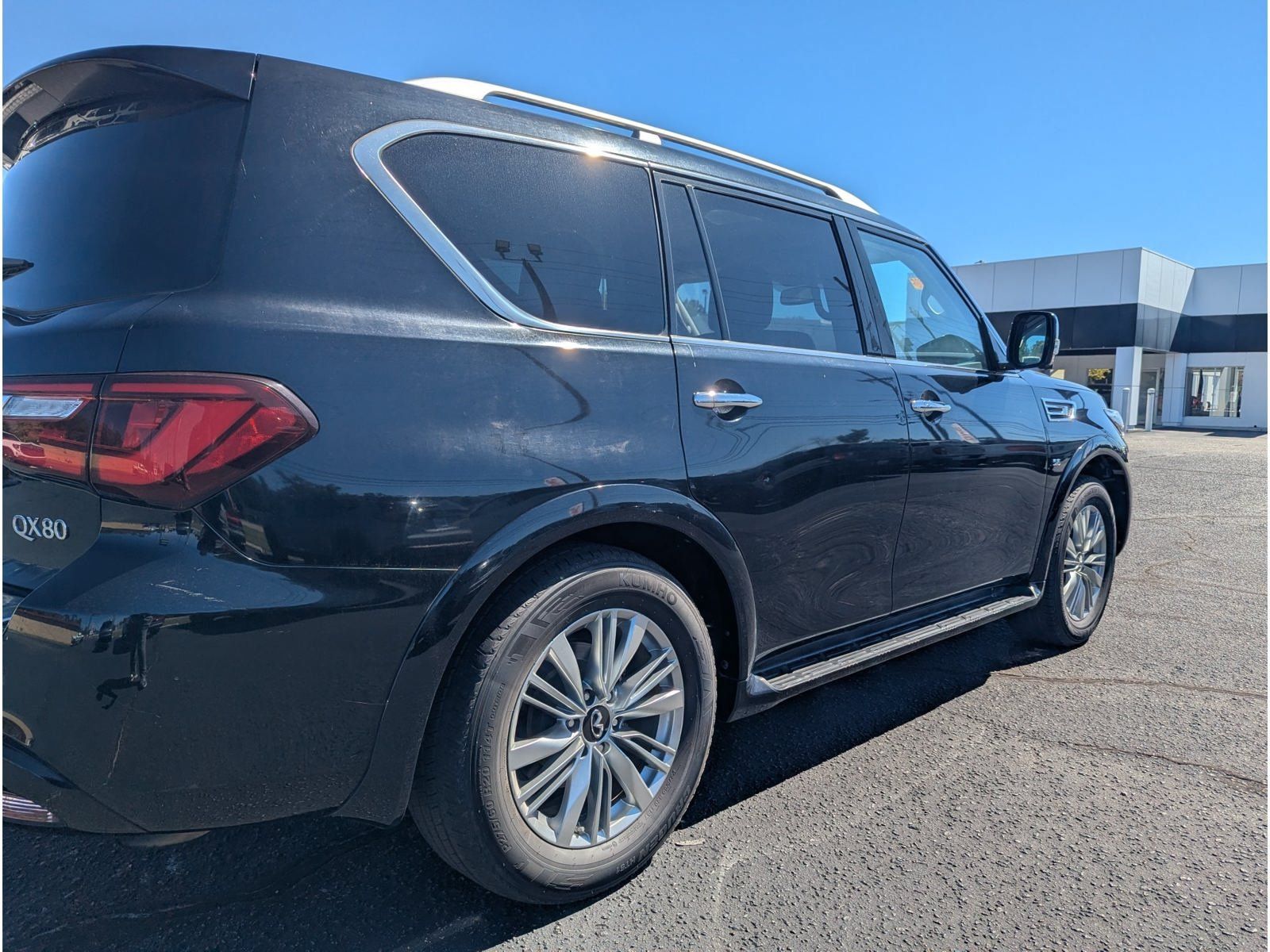 Used 2019 INFINITI QX80 Luxe RWD image 3