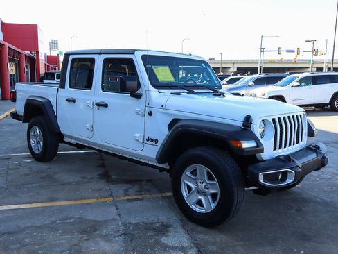 Used 2023 Jeep Gladiator Sport image 4