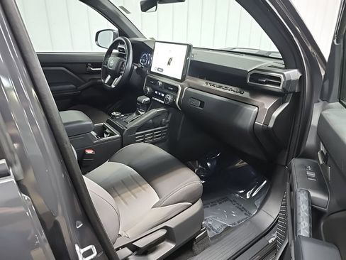 Used 2024 Toyota Tacoma TRD Sport AWD/4WD image 15