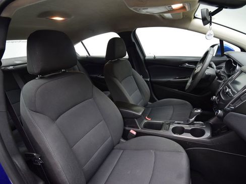 Used 2017 Chevrolet Cruze LT w/ Convenience Package image 14