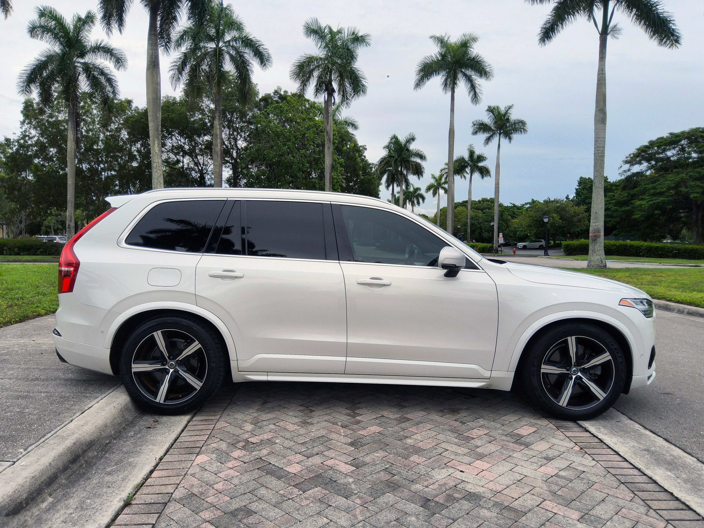 Used 2016 Volvo XC90 T8 R-Design AWD/4WD image 23