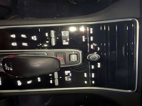 Used 2020 Porsche Panamera image 21