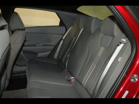 Used 2025 Hyundai Elantra SEL FWD image 28