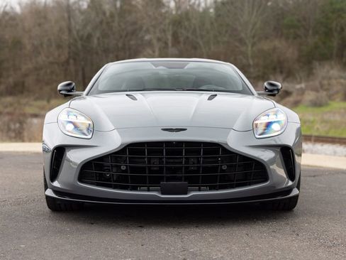 Used 2025 Aston Martin V8 Vantage Coupe image 12