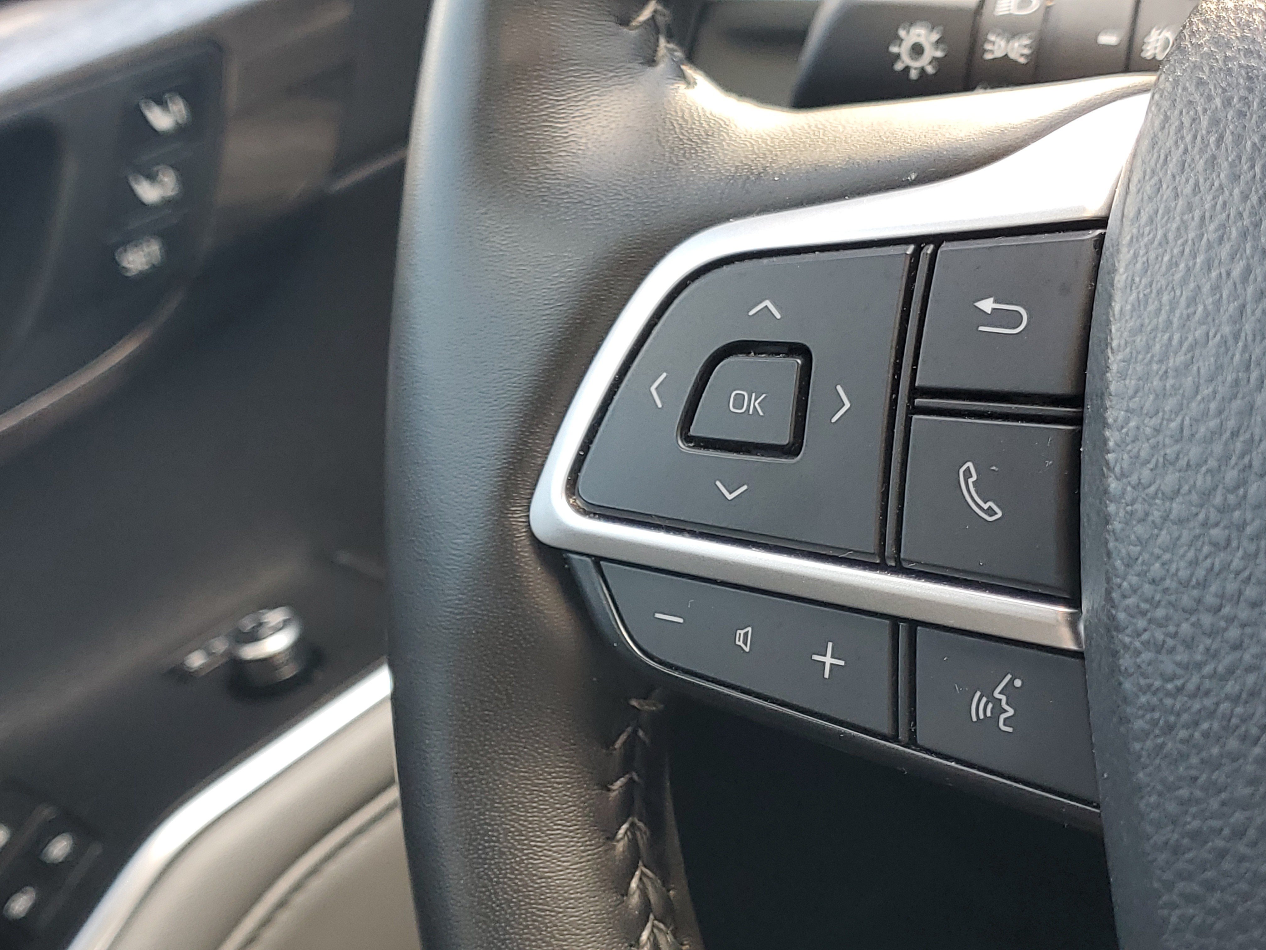 Certified 2026 Toyota Highlander AWD image 26