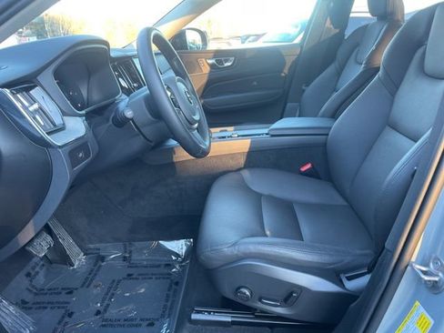 Certified 2025 Volvo XC60 B5 Plus image 28