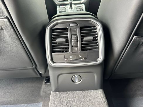 Used 2026 Porsche Macan AWD/4WD image 39