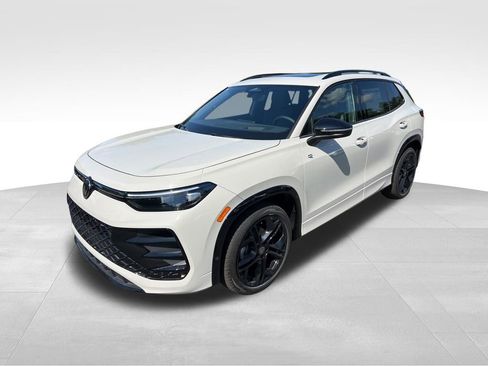 New 2026 Volkswagen Tiguan SE R-Line FWD image 1