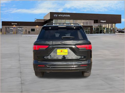 Used 2025 Toyota Sequoia Platinum AWD/4WD image 10