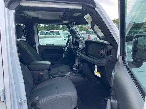 New 2025 Jeep Wrangler Unlimited Rubicon w/ Steel Bumper Group image 29