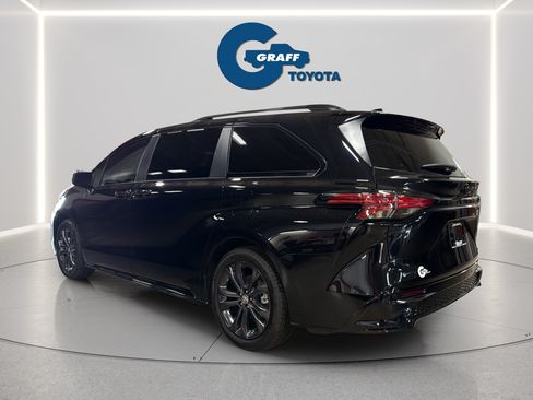 Used 2026 Toyota Sienna XSE FWD image 10
