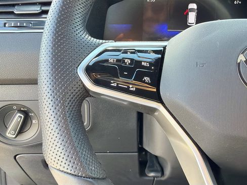 Used 2023 Volkswagen Tiguan SE R-Line image 37