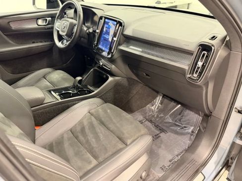 Used 2022 Volvo XC40 P8 Recharge Plus AWD/4WD image 32
