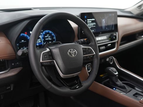 Used 2026 Toyota Grand Highlander Platinum image 23