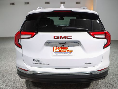 Used 2024 GMC Terrain SLT AWD/4WD image 8