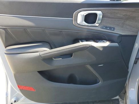 Used 2023 Kia Sorento SX Prestige image 23