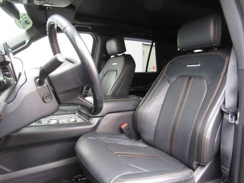 Used 2023 Ford Expedition Platinum AWD/4WD image 10