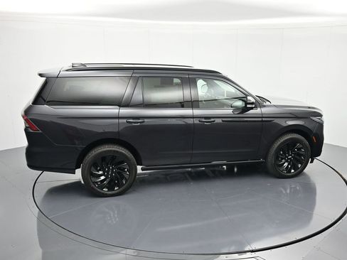 New 2026 Lincoln Navigator Reserve AWD/4WD image 33