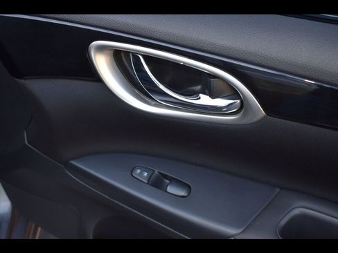 Used 2017 Nissan Sentra SV w/ Driver's Assist Package image 34