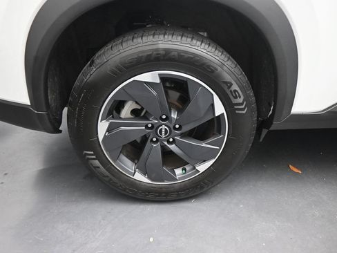 Used 2024 Nissan Rogue SV FWD image 23