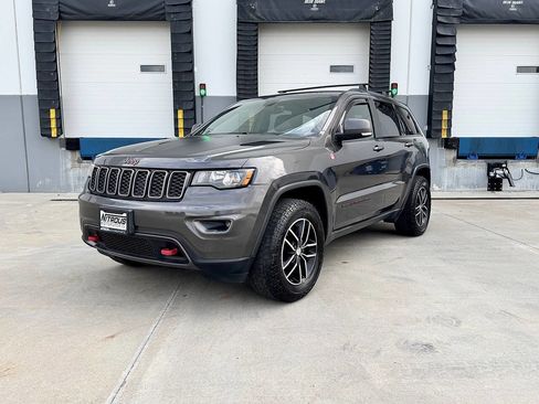 Used 2017 Jeep Grand Cherokee Trailhawk AWD/4WD image 8