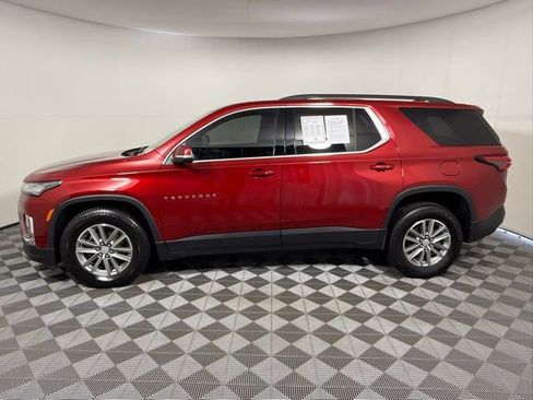Used 2023 Chevrolet Traverse LT FWD image 3