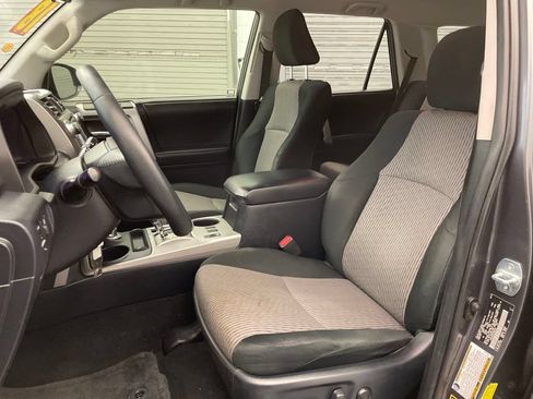 Used 2018 Toyota 4Runner SR5 AWD/4WD image 20