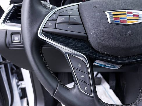 Used 2025 Cadillac XT5 Premium Luxury image 33