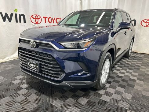 Used 2026 Toyota Grand Highlander AWD image 3