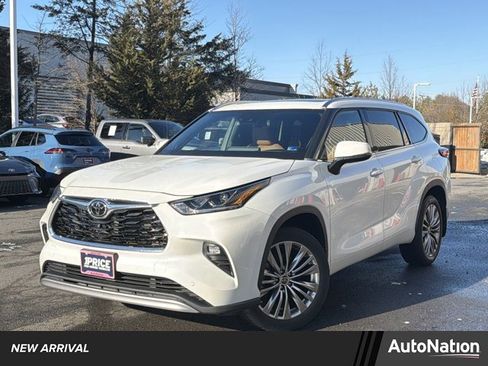 Used 2021 Toyota Highlander Platinum image 1