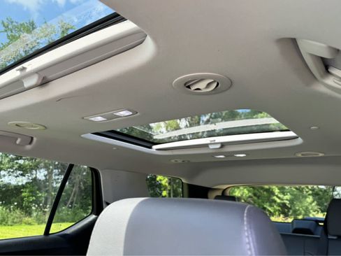 Used 2019 Chevrolet Traverse LT w/ LT Premium Package FWD image 24