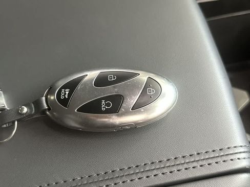Used 2025 Hyundai Santa Fe SEL FWD image 28