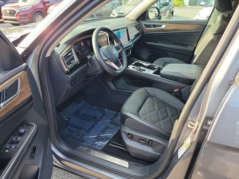 Certified 2024 Volkswagen Atlas SE FWD image 18