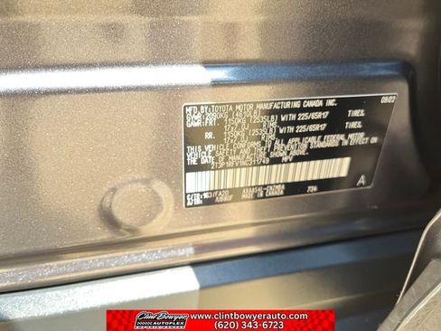 Used 2022 Toyota RAV4 XLE AWD/4WD image 23