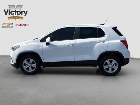 Used 2022 Chevrolet Trax LS w/ Tint and Cruise Package image 3