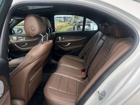 Used 2018 Mercedes-Benz E 400 4MATIC Sedan image 32