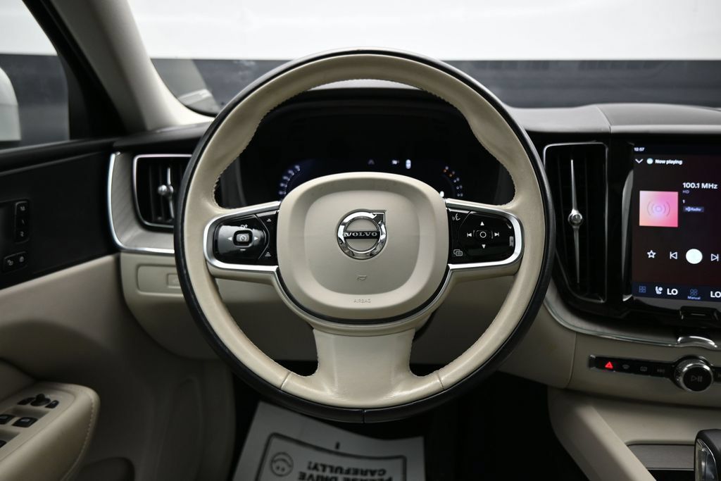 Used 2023 Volvo XC60 B5 Plus FWD image 16