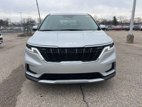 Used 2022 Kia Carnival LX image 2