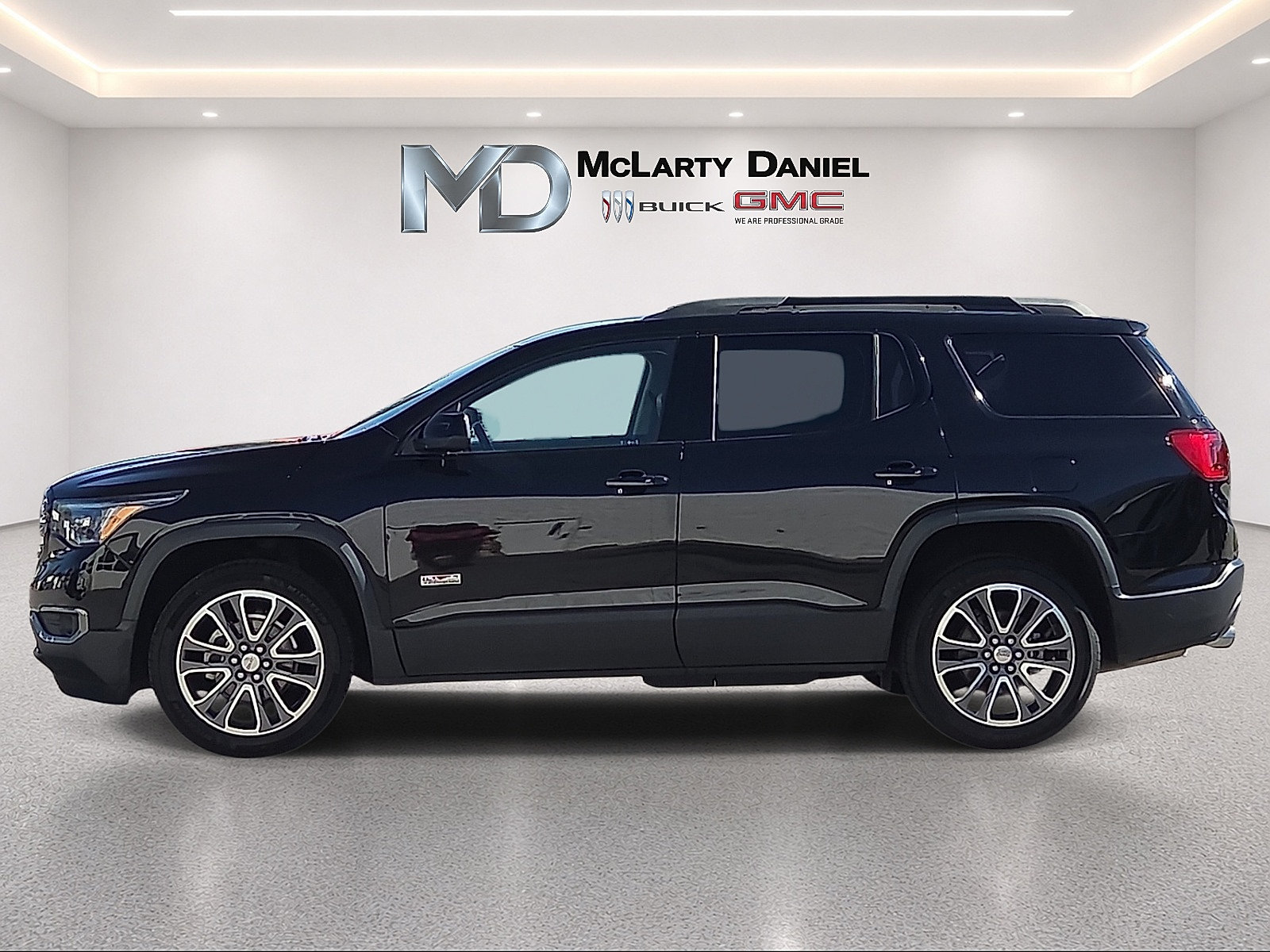 Certified 2017 GMC Acadia SLT AWD/4WD image 2