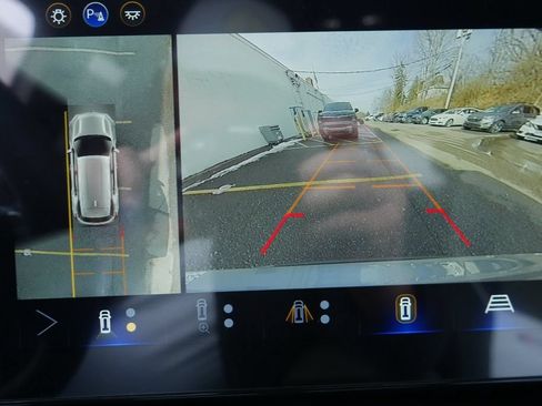 New 2026 Chevrolet Equinox LT w/ Convenience Package II AWD/4WD image 17