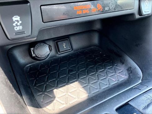 Used 2020 Toyota RAV4 XLE Premium FWD image 32