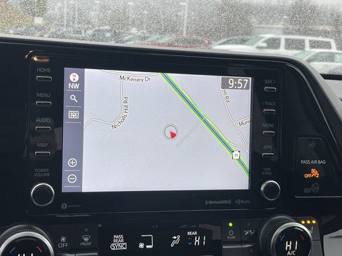 Used 2021 Toyota Highlander XLE image 47